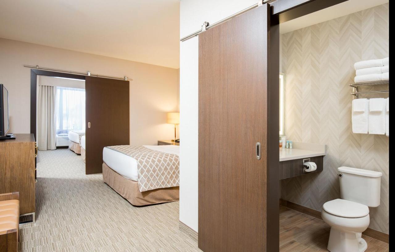 Pomeroy Inn & Suites プリンスジョージ エクステリア 写真