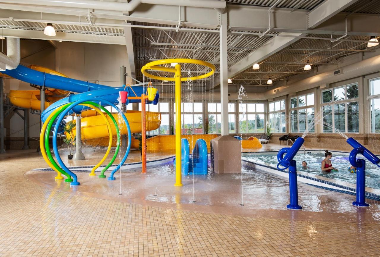 Pomeroy Inn & Suites プリンスジョージ エクステリア 写真
